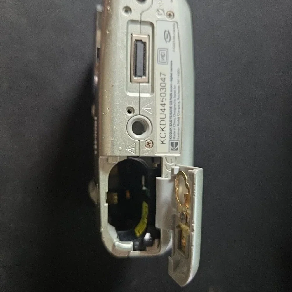 Kodak EasyShare CX7525 5MP Digital Camera For Parts, Not Working